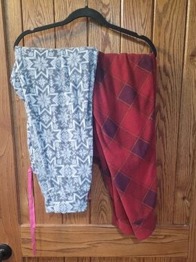 Lot of 2 Womens Fleece Lounge Pants Joggers Size M Fair Isle Star Red Argyle